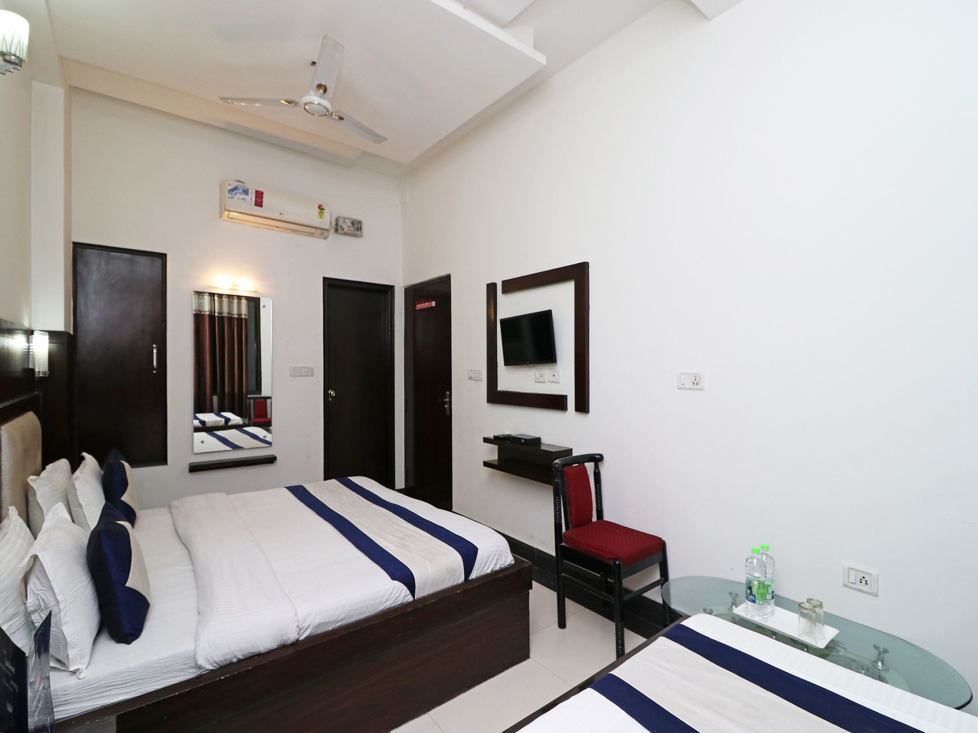 Oyo 9974 Hotel Taj Prince Agra  Buitenkant foto